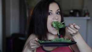Kimmy Saracino eats salad to cleanse her soul